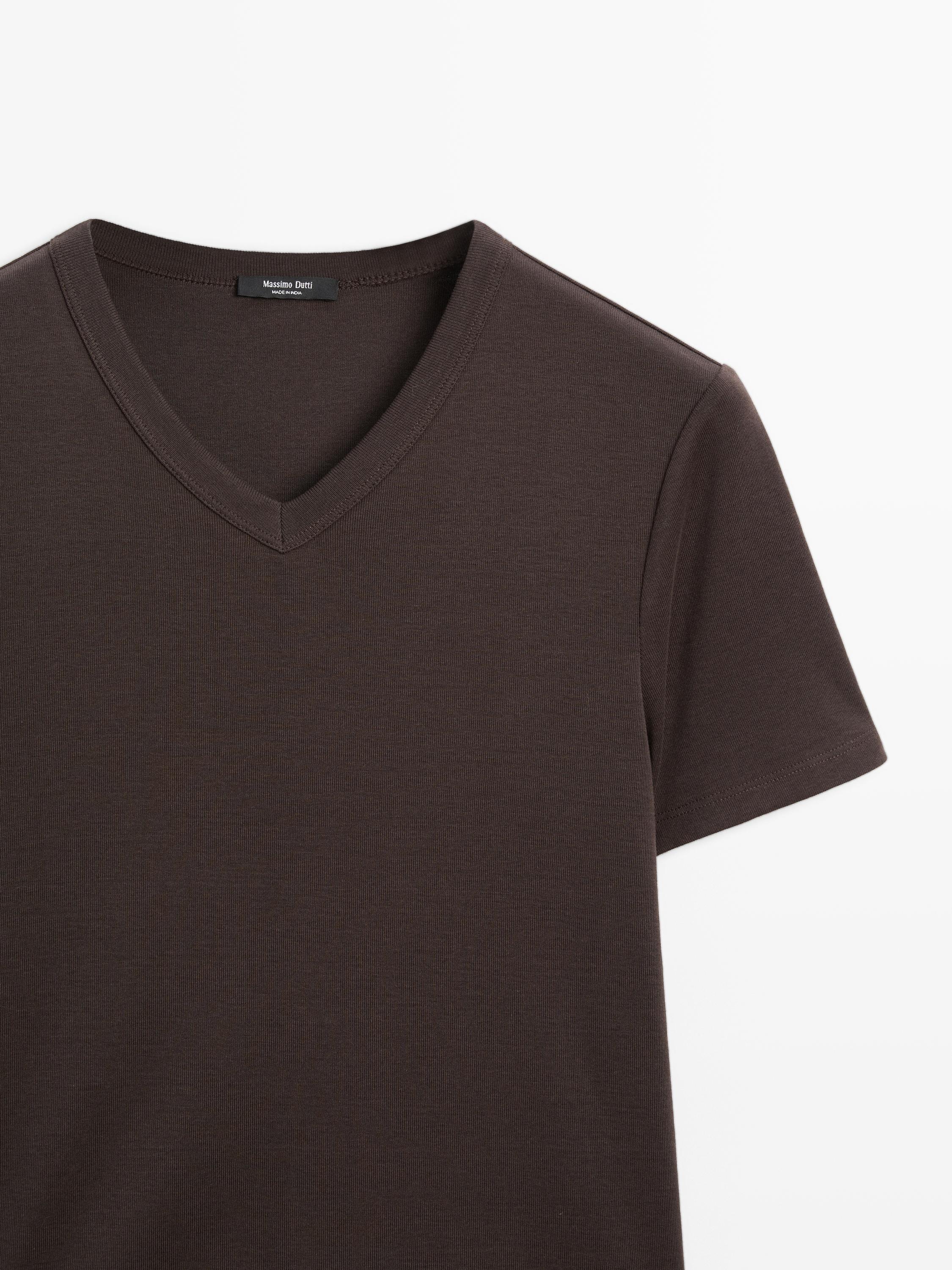 100% cotton V-neck T-shirt